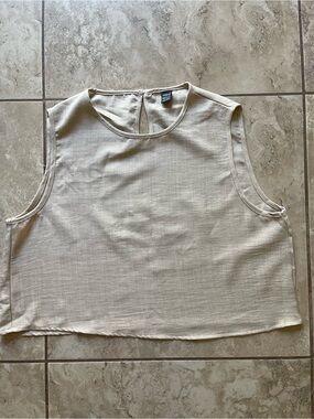SHEIN Beige Sleeveless Round-Neck Crop Tank